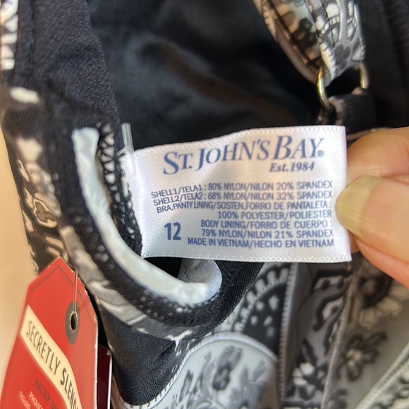 St John’s Bay Black & White SZ 12 1 Piece Halter Bathing Suit Adjustable Straps - Picture 6 of 8
